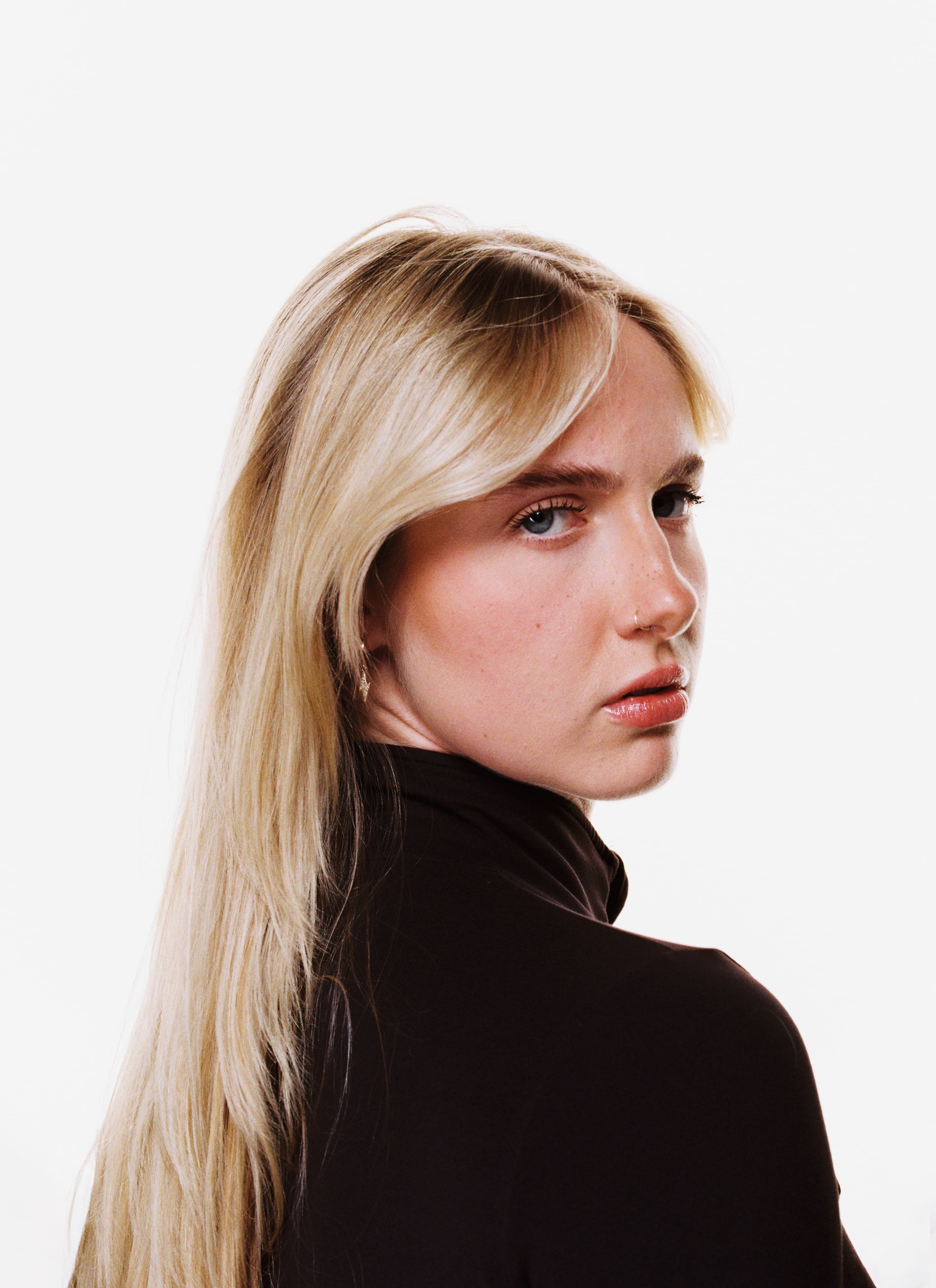 Color self-portrait of Hannah Warren looking over her shoulder.